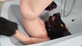 Horny needy fursuiter pisse à l’intérieur de sa mère et jouit à l’intérieur