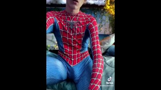 Tom Holland SpiderMan Bulge leckt Exposed Dick Print Cumming TomHolland Spider Man Schwanz Porno schwul 