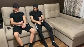 Přímo se utrhněte s twink gay přítelem ve sportovním oblečení (kouření a semeno v puse)