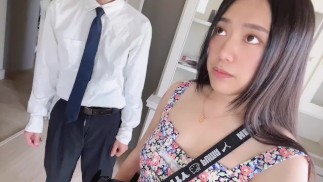 daisybaby台灣無碼顏射Der Immobilienmakler nahm den Kunden mit zu dem Haus und traf eine Schlampe, die ihm anbot, zu ficken