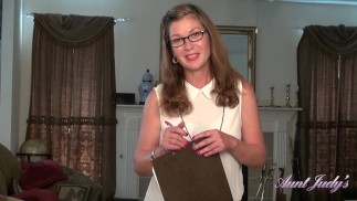 Zia Judy - 43 anni Full Bush MILF Isabella è la tua nuova segretaria