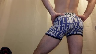 Essayer des sous-vêtements au coucher. Lesquels tu aimes ?