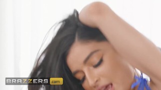 Brazzers - Gorąca Laska Emily Willis Dostaje Swoją Cipkę Rozerwaną Przez Wielkiego Kutasa Isiaha Maxwella