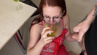 Perdió el Juego y Ahora Está Tratando De Beber Nuestra Orina