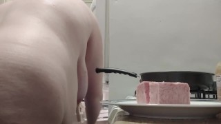 Puta tonta se hace comida después de su tarea especial