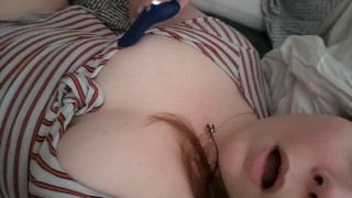 Ik kwam heel snel - Vibrator groot poesje BBW meid kreunt