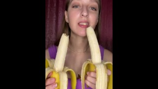 Banane am ganzen Körper gekaut. Lecken Sie es vom Boden