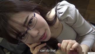 Hotwife japonesa por teléfono con su marido mientras hace una mamada