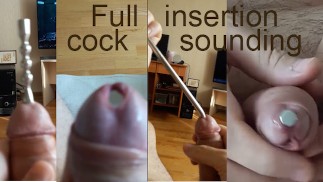 Hluboký penis znějící zástrčky vložení při sledování femdom znějící porno (plné vložení močové trubice)
