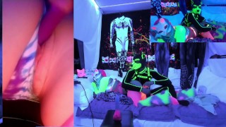 @SexyNeonKitty и ее любимая игрушка