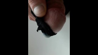 Gozando em sua calcinha preta sexy que roubei da lavanderia.