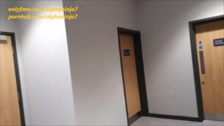 Public me Gym Fuck dans la salle de douche