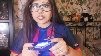 Latynoska gra przegrywa w fifa i zaczyna się masturbować JOI