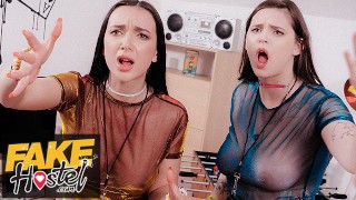 Fake Hostel - Rave Girls Lady Gang a Taylee Wood strana jejich velká prsa off v tlustém penisu trojka