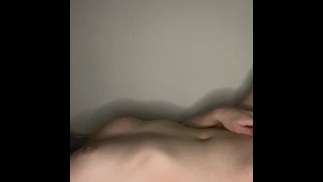 Masturbación de chica de cuerpo bonito