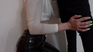 Pijpbeurt in latex leggings