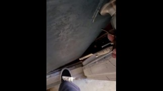 Probeerde naar het toilet te komen, maakte een puinhoop in de badkamer 