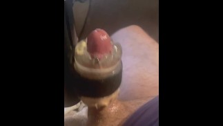 De handige Toy melkt mijn lul... Tweemaal 