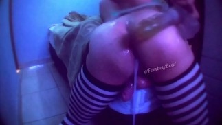 Hot Femboy jaillit de sperme dans son trou