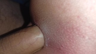 Sissy Femboy dà una scopata dura al suo buco stretto per scopare in un buco enorme!
