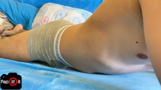 下着の中に中出しするまで汚い話とうめき声を上げながらベッドをぶつけている男-fap2it
