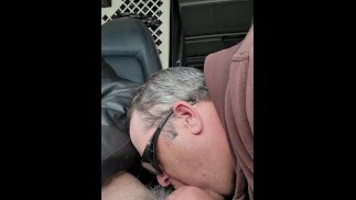 ontmoette John vandaag. zoog John's mooie onbesneden lul vandaag in mijn werkbusje. Whitehall Ohio. BWC