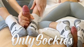 Blondieは最高の足コキ(POV)を与えます
