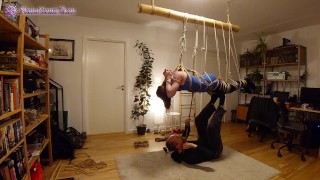 Chica en sesión de Shibari; ¡Suspensión con 3 transiciones!