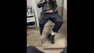 闪亮尼龙 Lacoste adidas 和 Nike TN 手淫