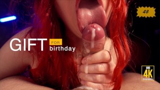 Fellation baveuse sensuelle et sperme dans la bouche pour un anniversaire