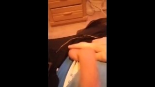 Grande cazzo che appende le palle fuori mezzo duro