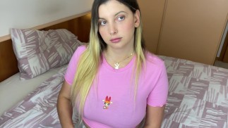 Nastoletnia opiekunka zostaje zerżnięta przez wściekłego szefa