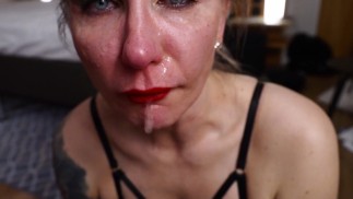 La bionda arrapata mi lecca le palle e ha un triplo SQUIRTING. Faccia SPITTING e bel facciale. DessertSignora.