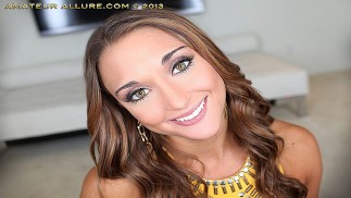 MARRY LYNN - PRACHTIGE BRUNETTE NEEMT HET ALLEMAAL