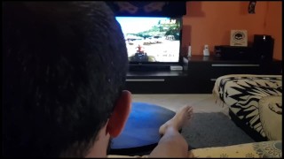 Lui gioca e lei vuole scopare