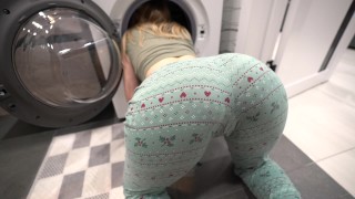 继兄弟在洗衣机里操了继妹 - 中出