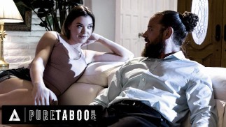 PURE TABOO Cutie Teen sorgt dafür, dass ihr Stiefonkel seine besondere Nacht NIE vergisst