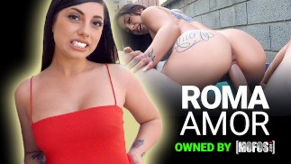Mofos - Cute brunette avec un gros cul Roma Amor suce et baise l’ami de son ex à l’extérieur