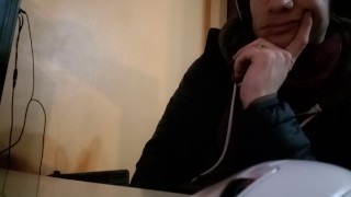 Der süße Voyeur White Latino in seiner Kleidung wird im Internet aufgeregt.. :)