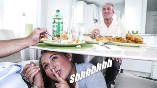  Der Blonde Teenager PAWG Alyssa Cole Setzt Sich Mit Daddys Freundin Durch