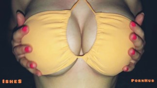 Tittenfick in einem Schwimmbad-BH