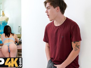 MATURE4K. Подготовка к вечеринке Cumstume