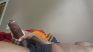 Grosse bite noire éjacule 