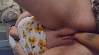Salope soumise se fait fister jusqu’à ce qu’elle ne puisse plus le supporter