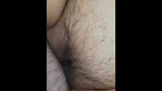 Его крошечный член попадает в нужное место