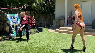 Milf ruiva de bunda grande joga bola de pau com o enorme pau branco do filho