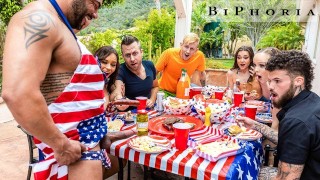 Biphoria - Heiße AF 4. Juli Bi Orgie Poolparty