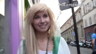 premier casting vidéo nue d’une jeune femme blonde