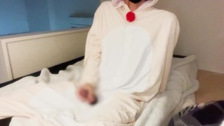 Masturbazione pratica con un pene in un orso di peluche