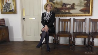 St. Mackenzie's - Lola spielt mit ihrer schicken Uniform, während sie alles auszieht